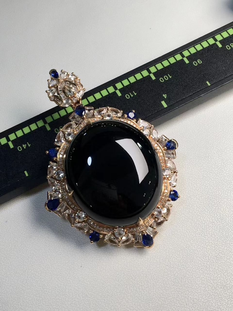 墨翠蛋面吊坠,个头大,品相好,18k金豪华镶嵌,精致奢华收藏佳品,尺寸36