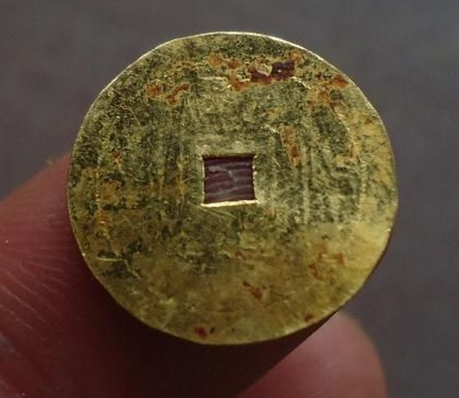 "西方接引"金质花钱 直径17mm,1g左右.