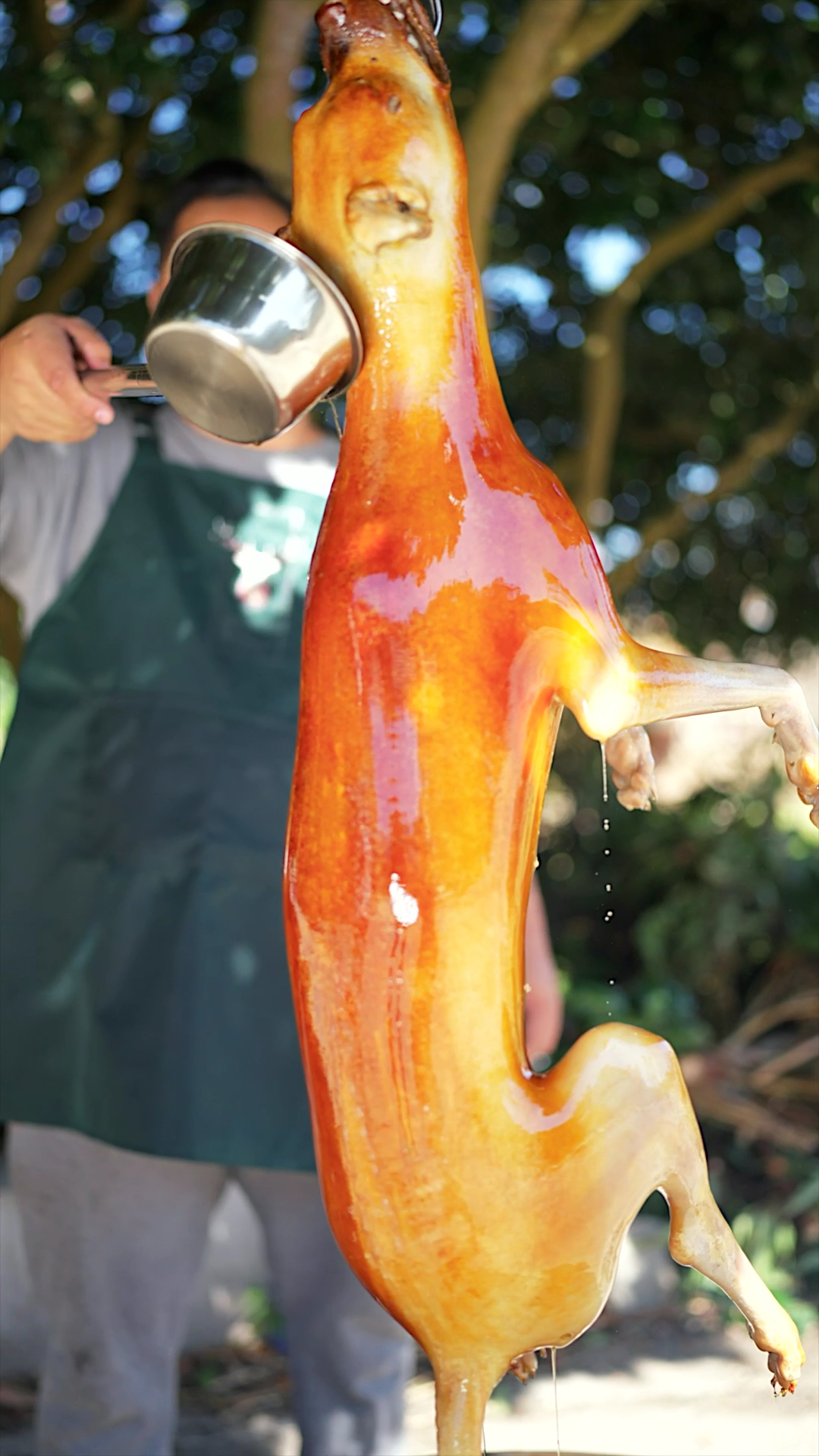 皮脆金黄的玉林脆皮狗