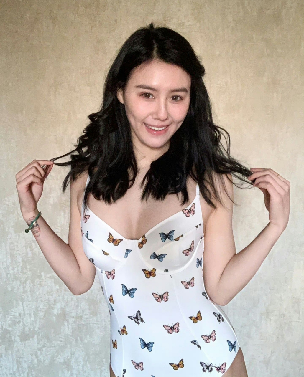 美女游泳运动员刘湘! 明明可以靠颜值个身材 她却靠实力出圈!