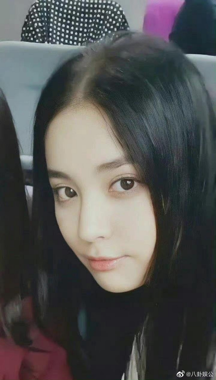 17岁娜扎艺考素颜照,被称为当年"最美的艺考生"!