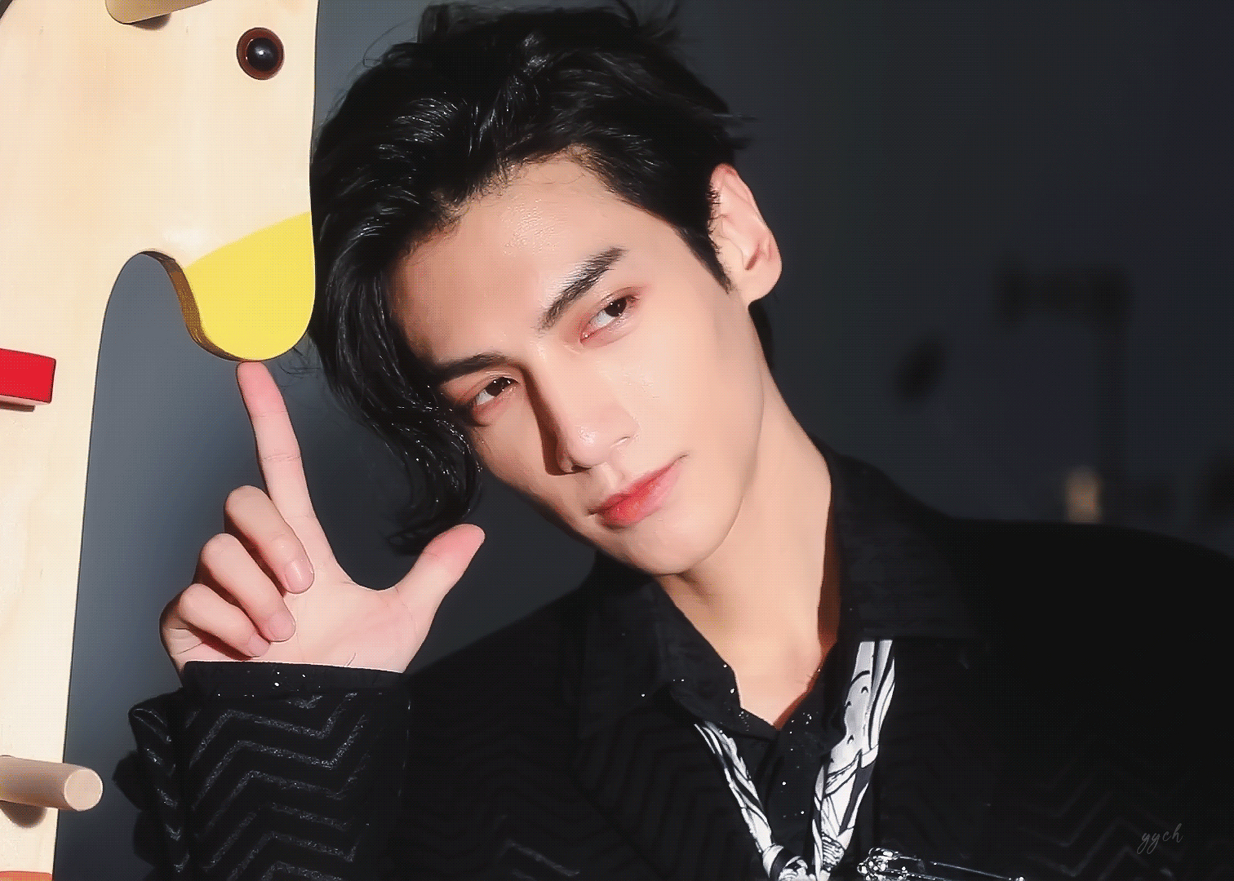 来欣赏一下长发的罗云熙,有没有蛊到你?