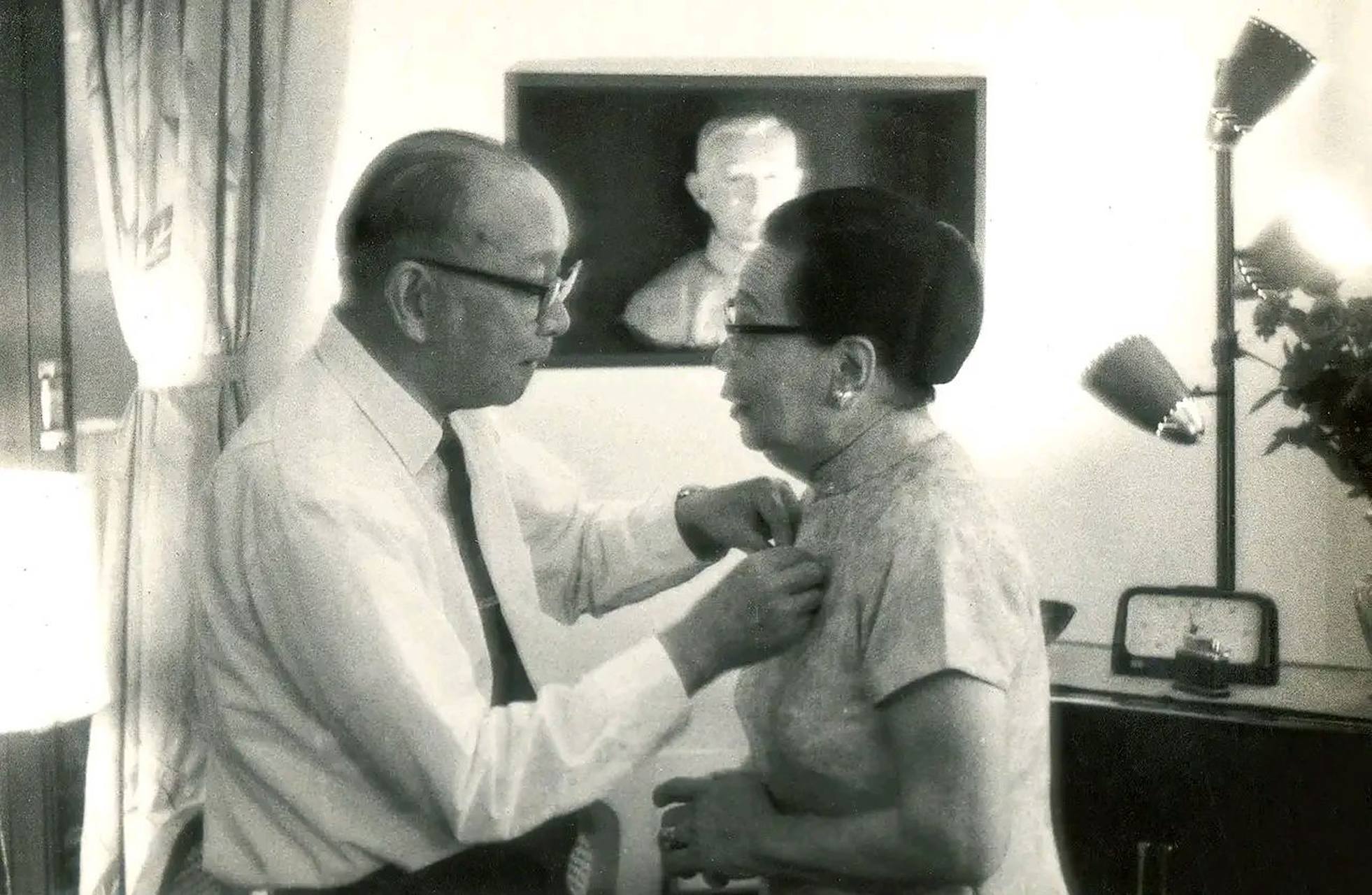 1912年,17岁林语堂与厦门首富千金陈锦端相爱,被陈父棒打鸳鸯.