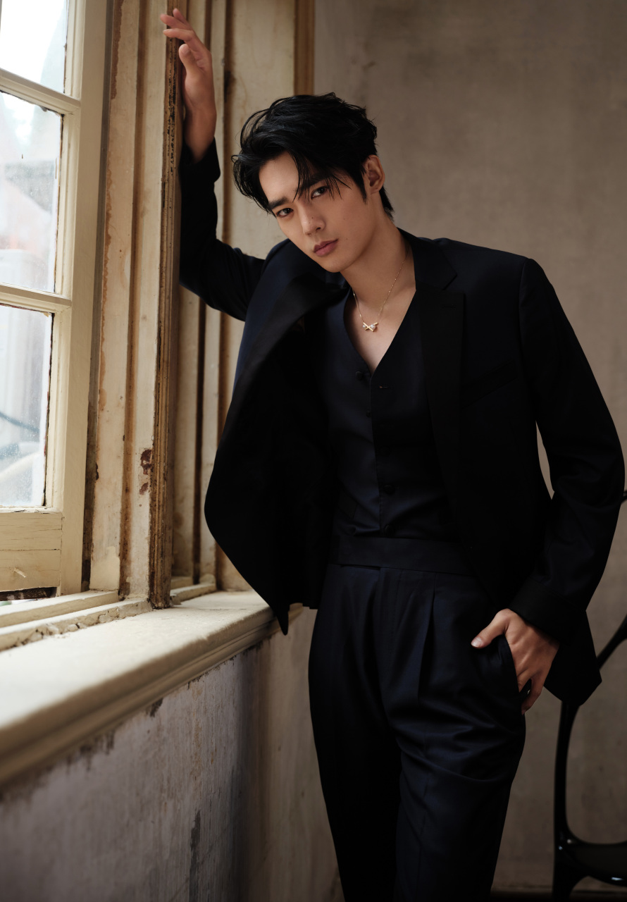 《封神》我还没看,不过于适的帅我是看《长空之王》时就疯狂get的