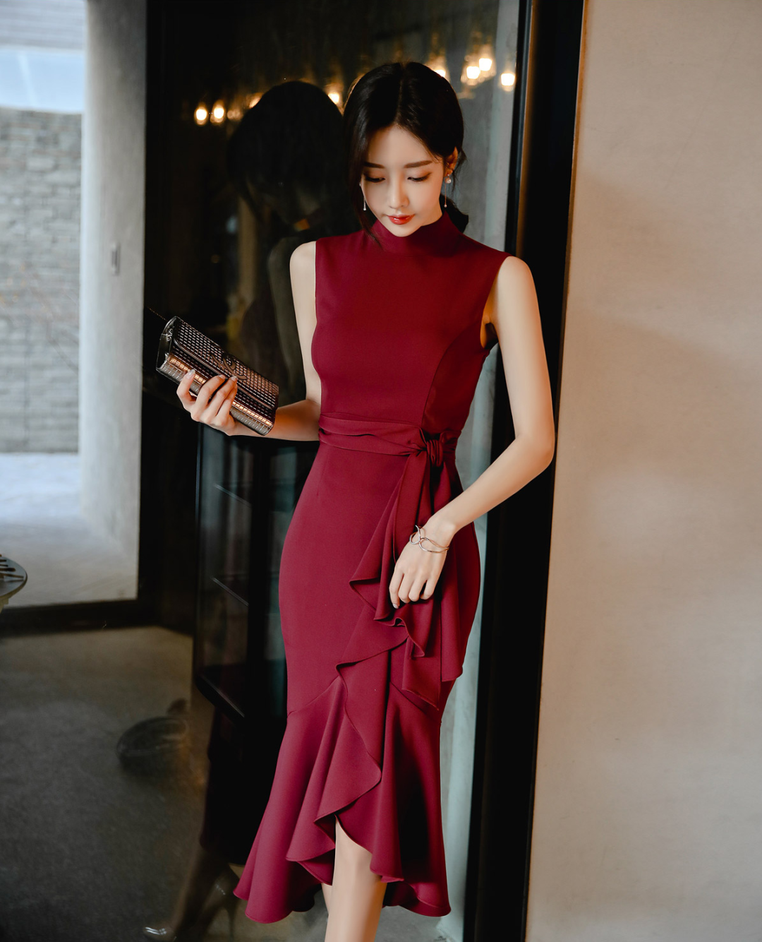 孙允珠时尚穿搭:枣红色系带长裙穿搭,性感撩人