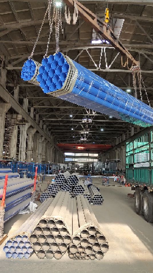 涂塑防腐钢管装车