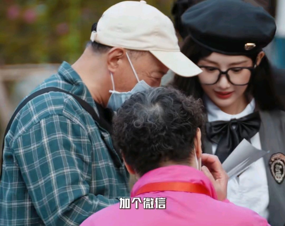 萌探:黄子韬毛晓彤勇闯相亲角,黄子韬被嫌弃,毛晓彤被追捧