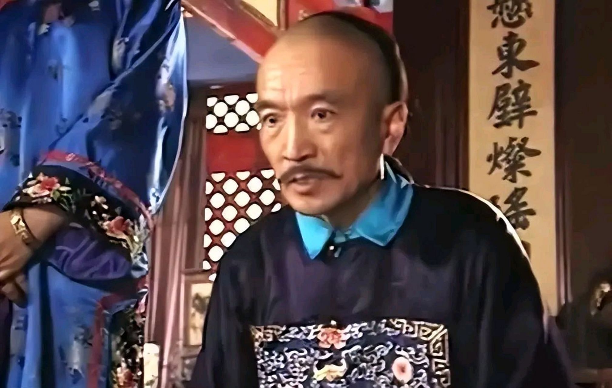 《君臣斗》是相声中的一曲目,讲述了乾隆皇帝,刘墉和和珅之间发生的