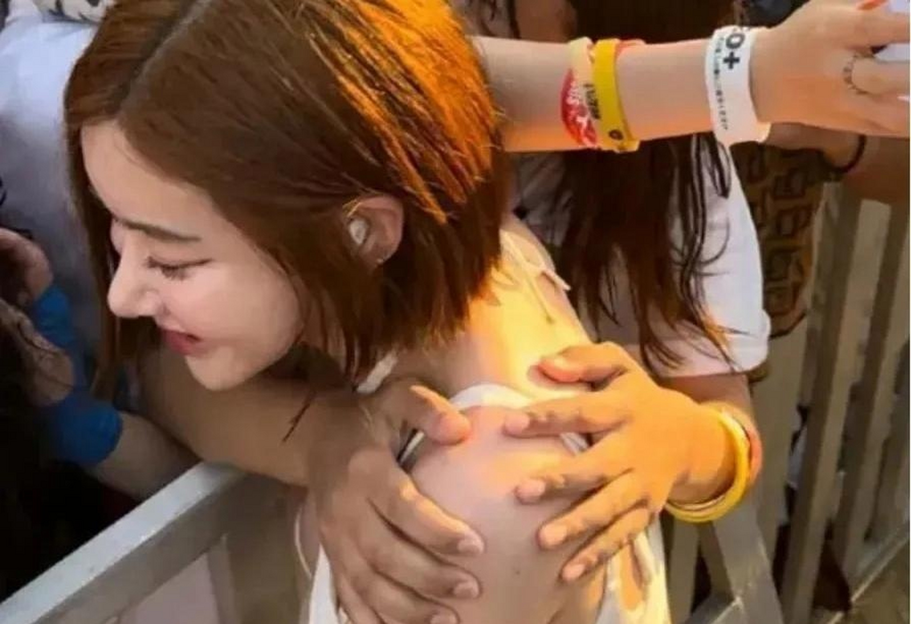 韩国女艺人黄素熙在日本大阪音乐节遭多人袭胸,她说自己当时快要崩溃