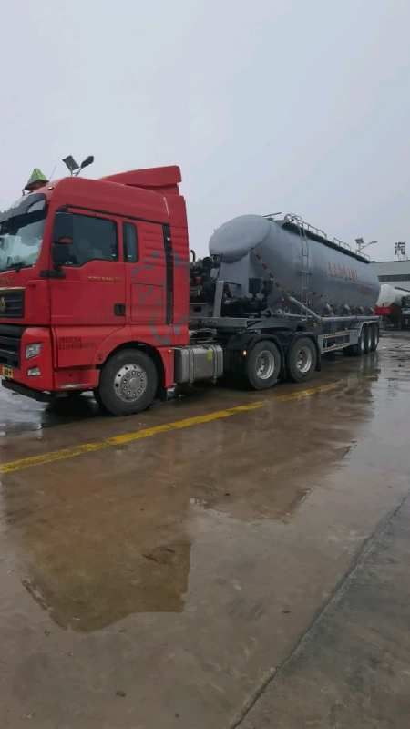 5仓散装尿素颗粒运输罐车,大颗粒下料罐车,48立方饲料运输槽罐车