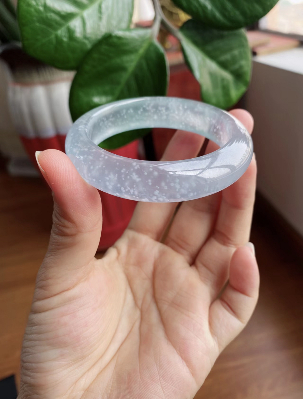 蓝底飘雪花棉翡翠手镯#翡翠# #传统文化# #翡翠手镯