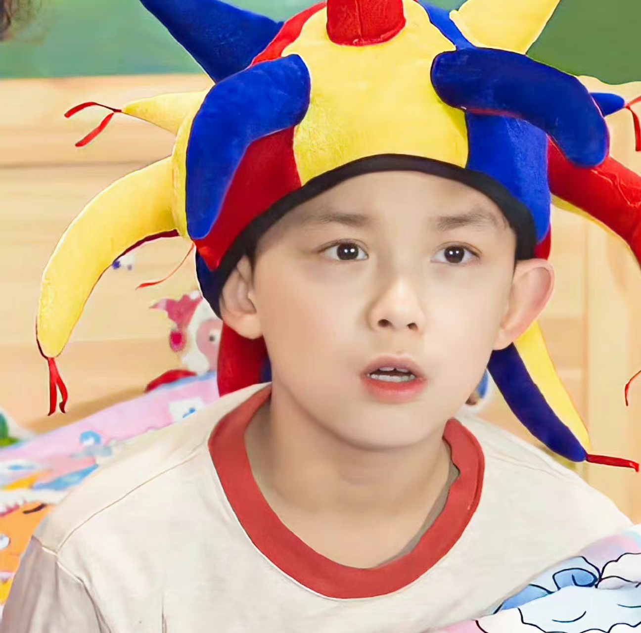 吴磊,周雨彤新剧中, 饰演梁友安妈妈的和马小跳的妈妈是同一个演 