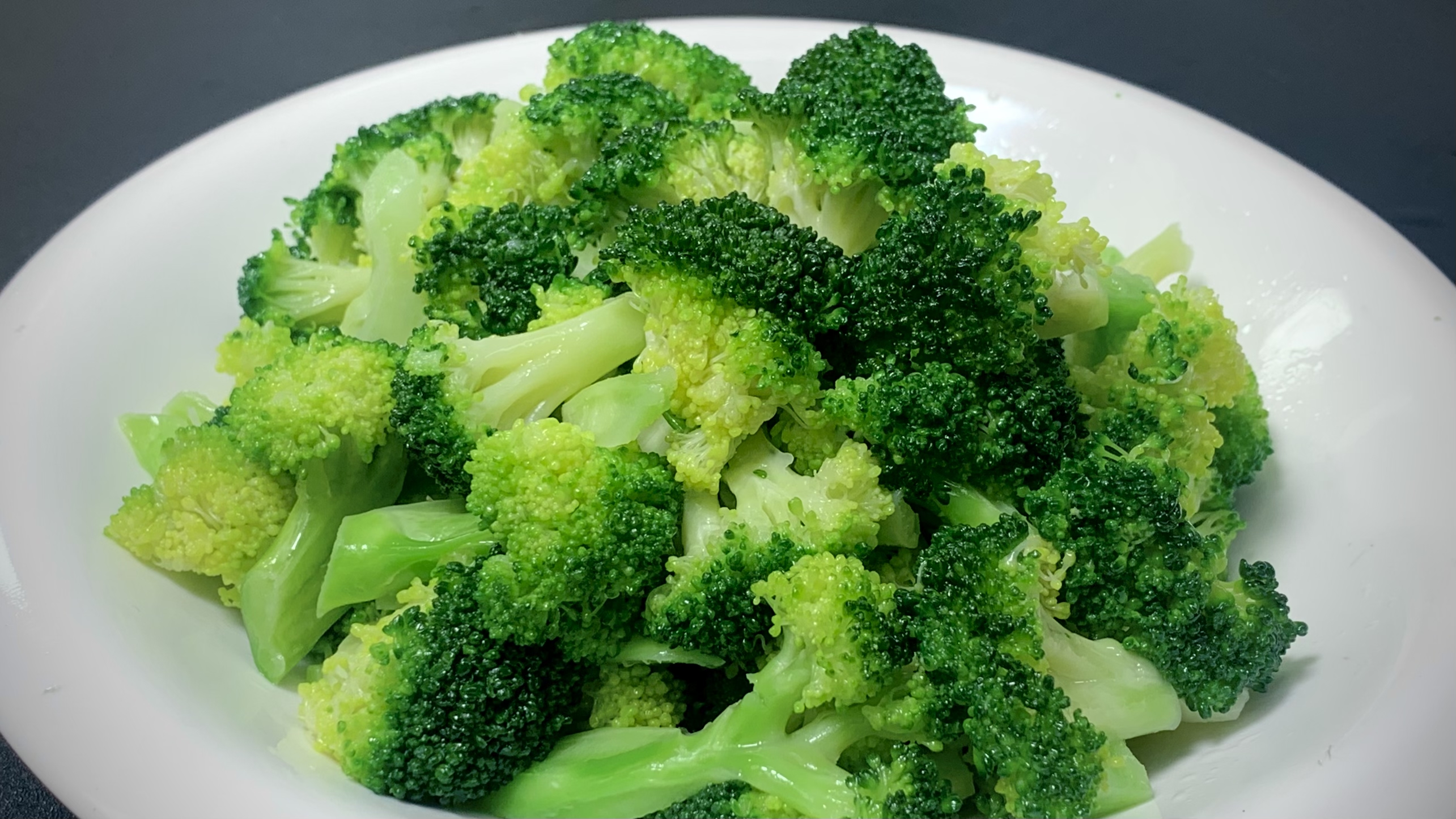 这才是西兰花最好吃的做法，翠绿不发黄，鲜香入味，营养全面保留