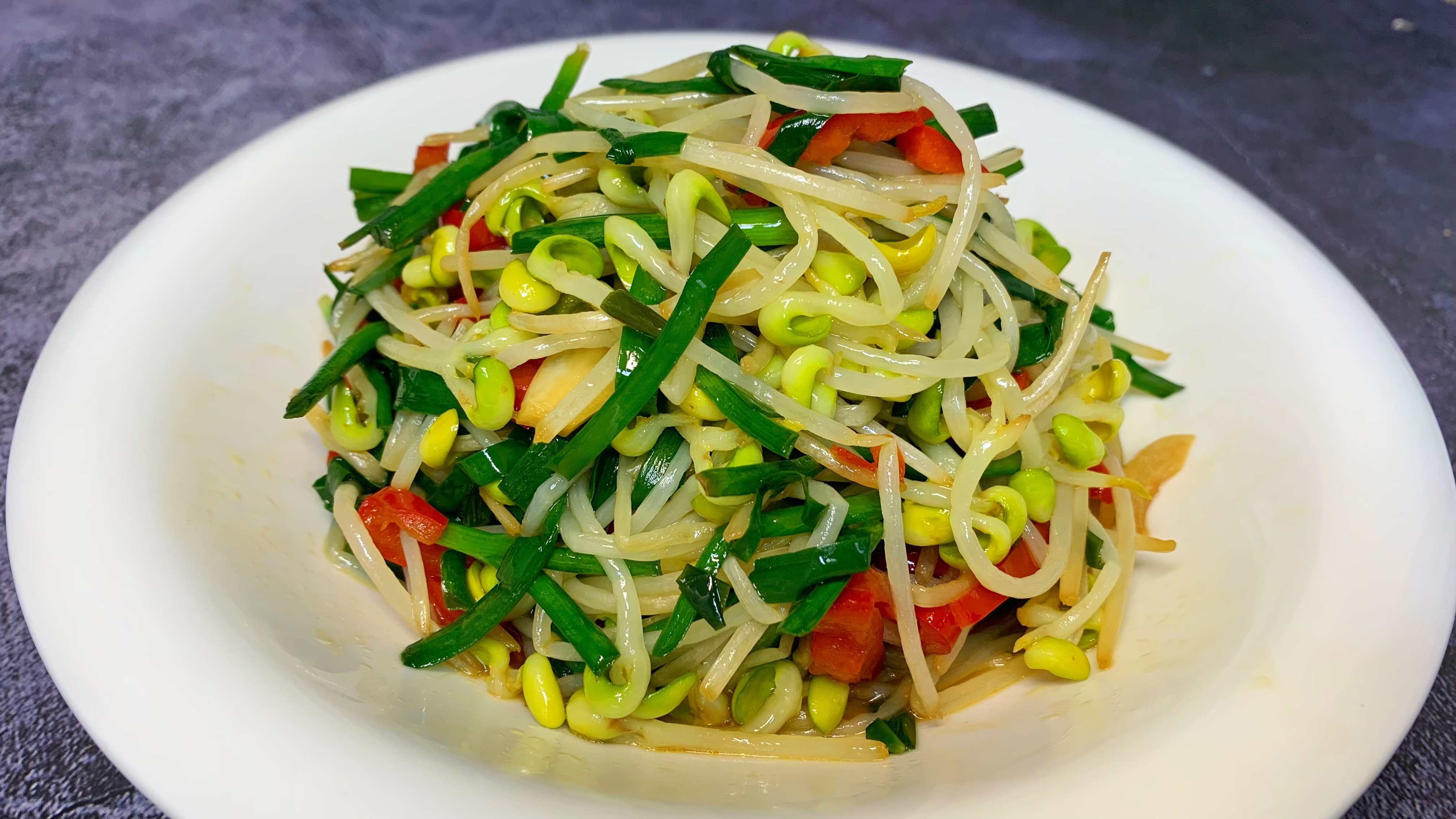 家常菜炝炒黄豆芽,掌握技巧,爽脆入味不出水,营养丰富又下饭