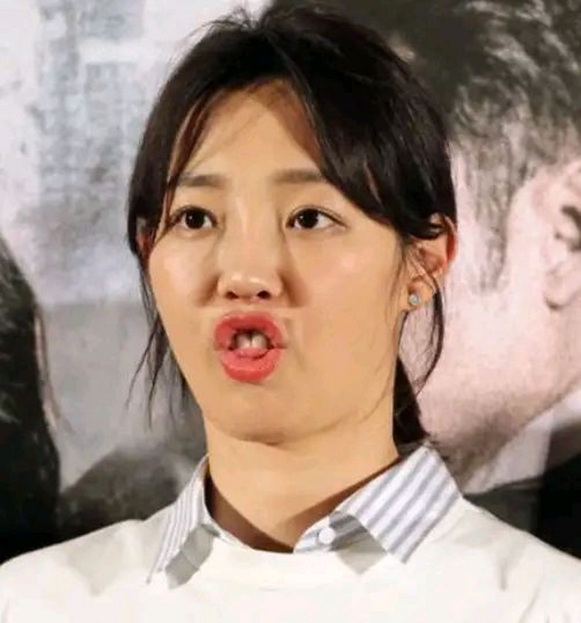 女明星还是要注意下表情管理,白百何就喜欢做各种搞怪表情,尤其喜欢