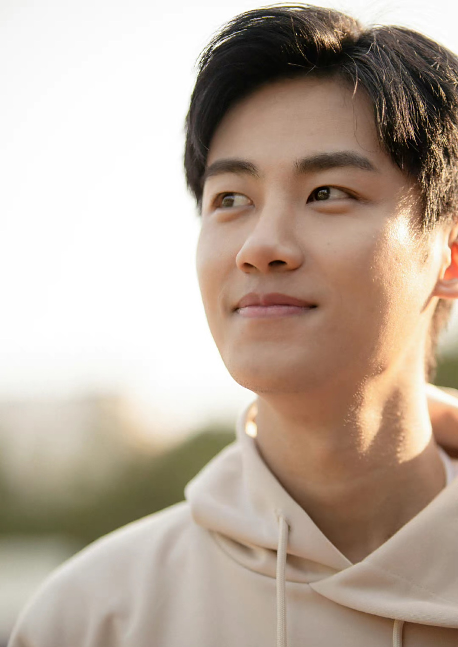 25岁男演员刘峰去世,与关晓彤曾是北影同学.