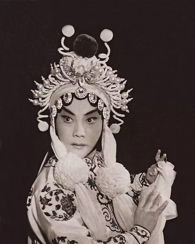 近日第十八届中国戏剧节京剧名家赵燕侠获得中国文联终身成就奖