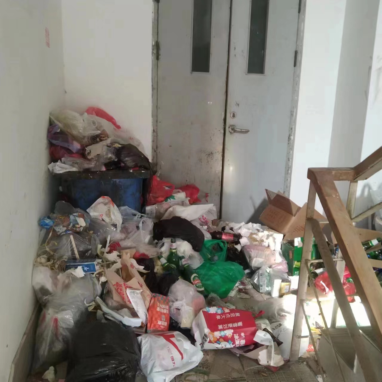 天津西青银湾国际广场,现实版的猪笼城寨