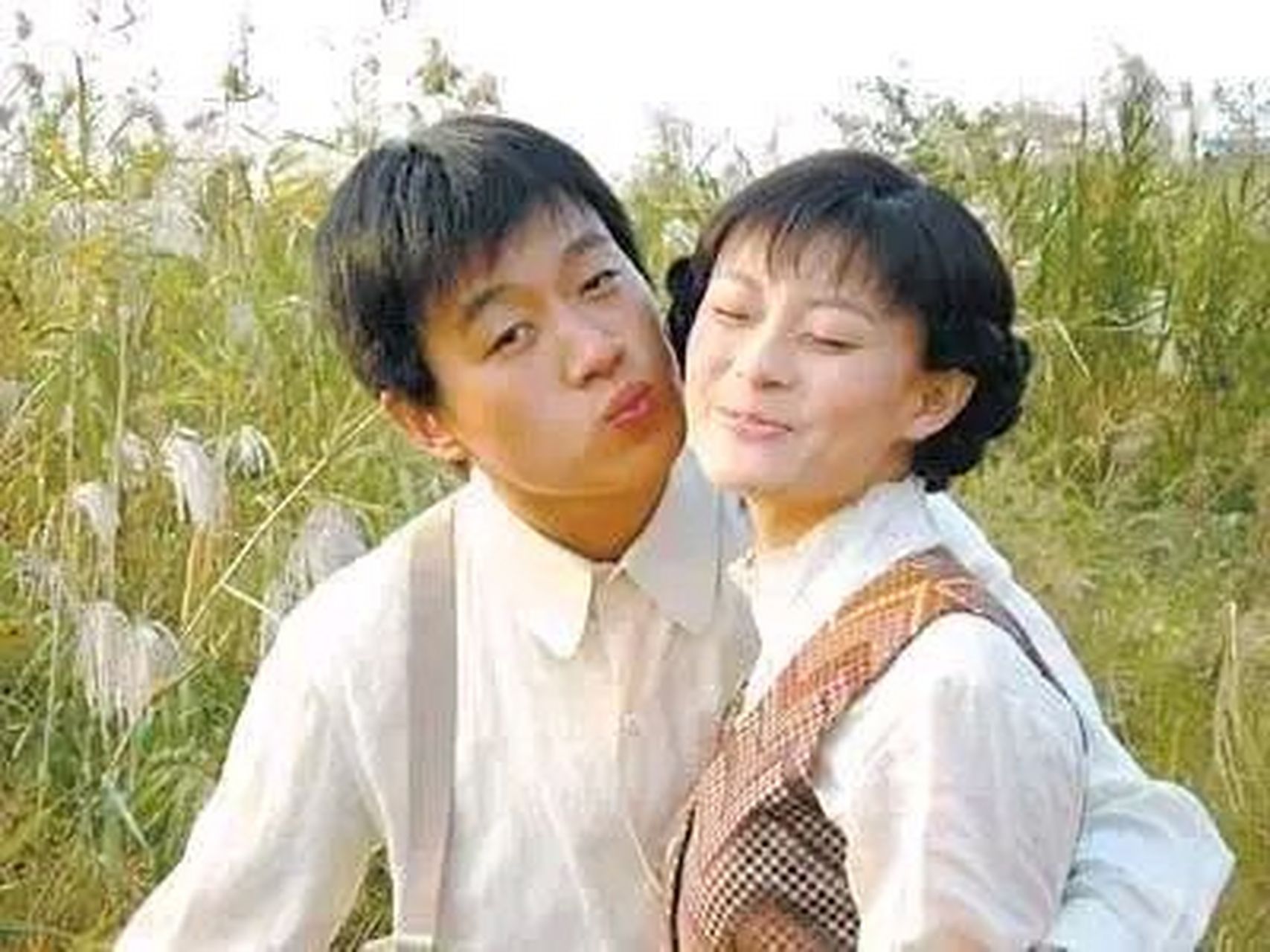 2010年,邓超和孙俪大婚,佟大为喝醉了,邓超很不解问他:"你怎么喝醉了?