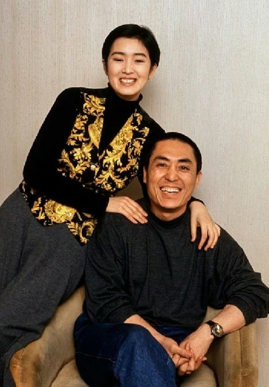 一组没有见过的国师和巩俐的合影,好年轻啊.