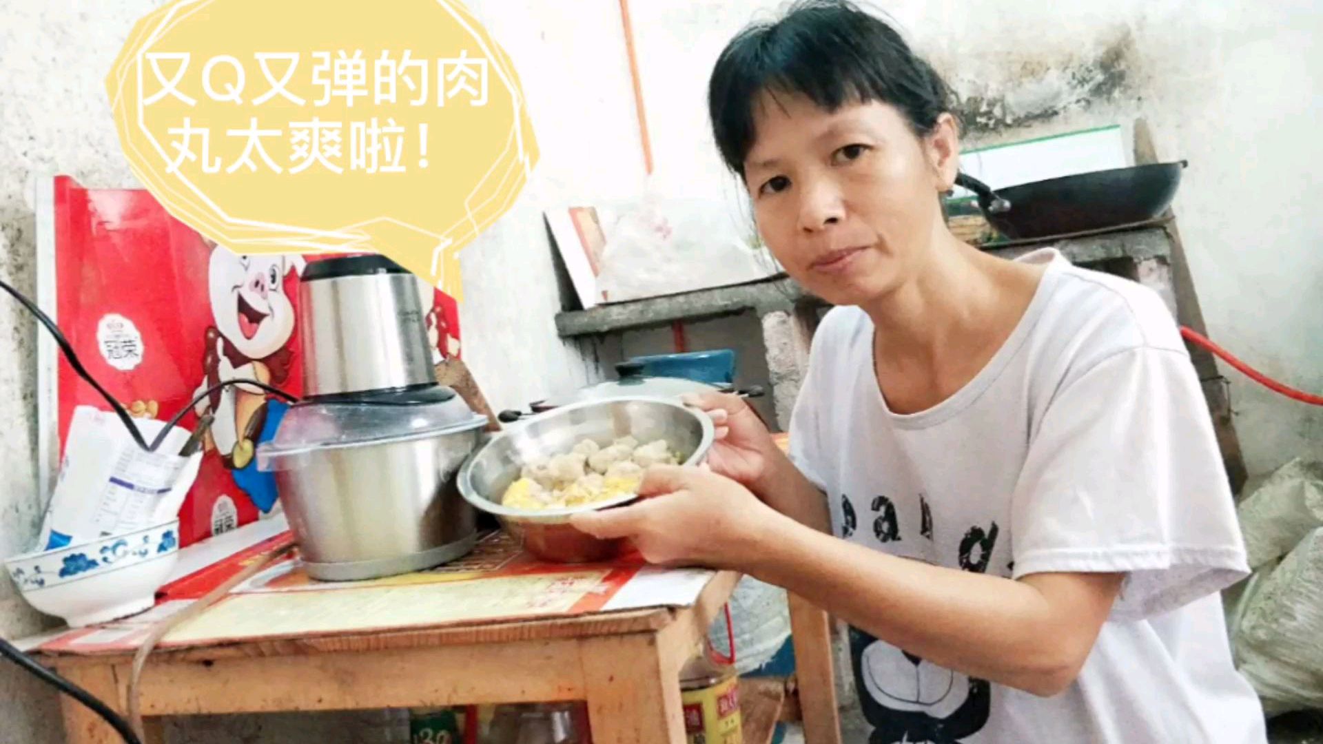 电动绞肉机,大妈用它打肉,又快又嫩,做的肉丸太Q弹啦