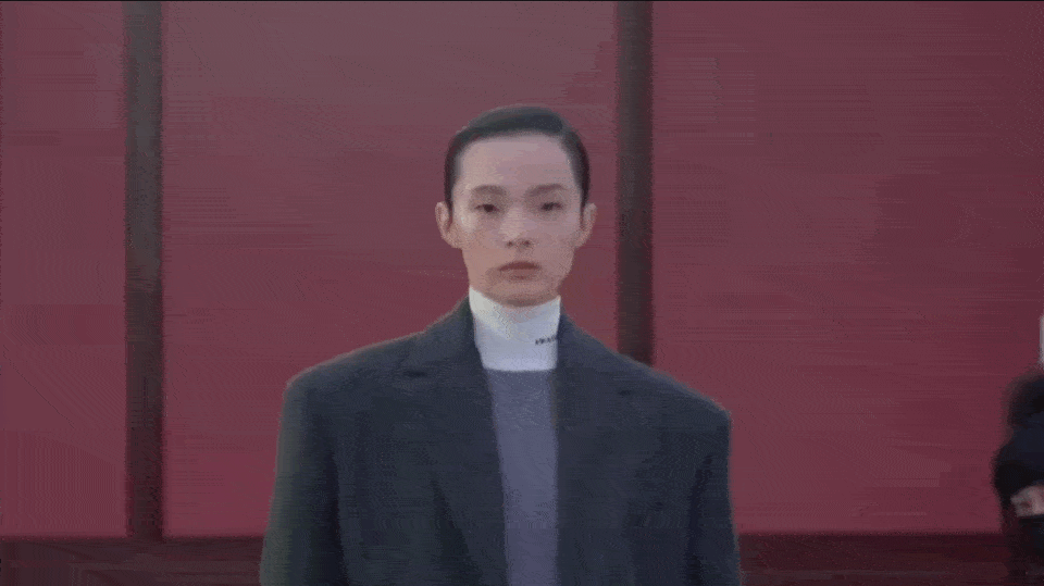 组图：廖凡李易峰春夏等出席活动 变身超模走T台气质拿捏