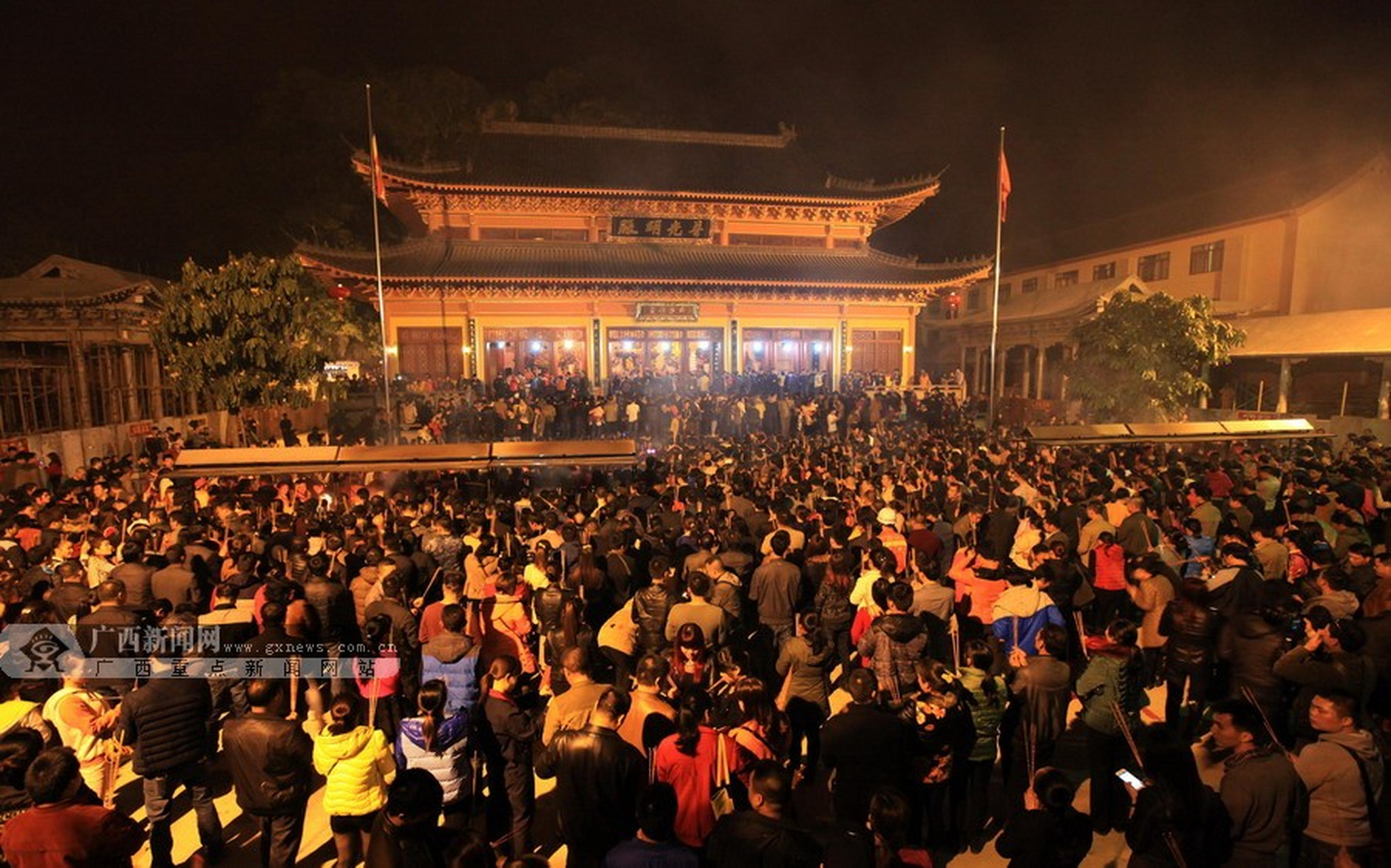 开山寺坐落在融江河畔的柳城凤山镇境内网山脚下,寺庙依山而建,山道