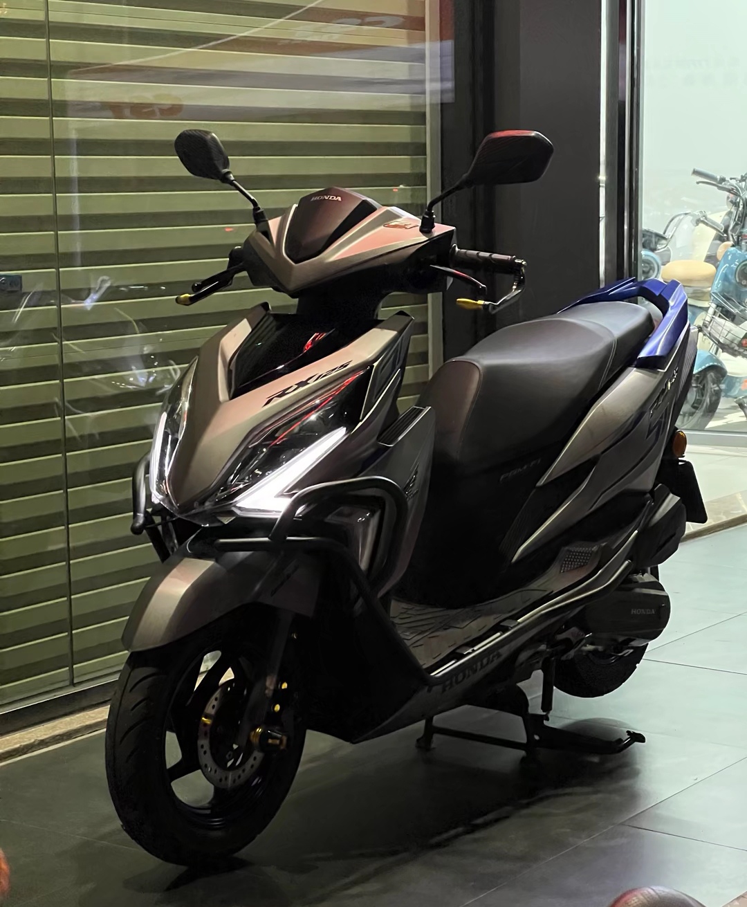 售价12980元,被颜值封印的神车,新大洲本田裂行125