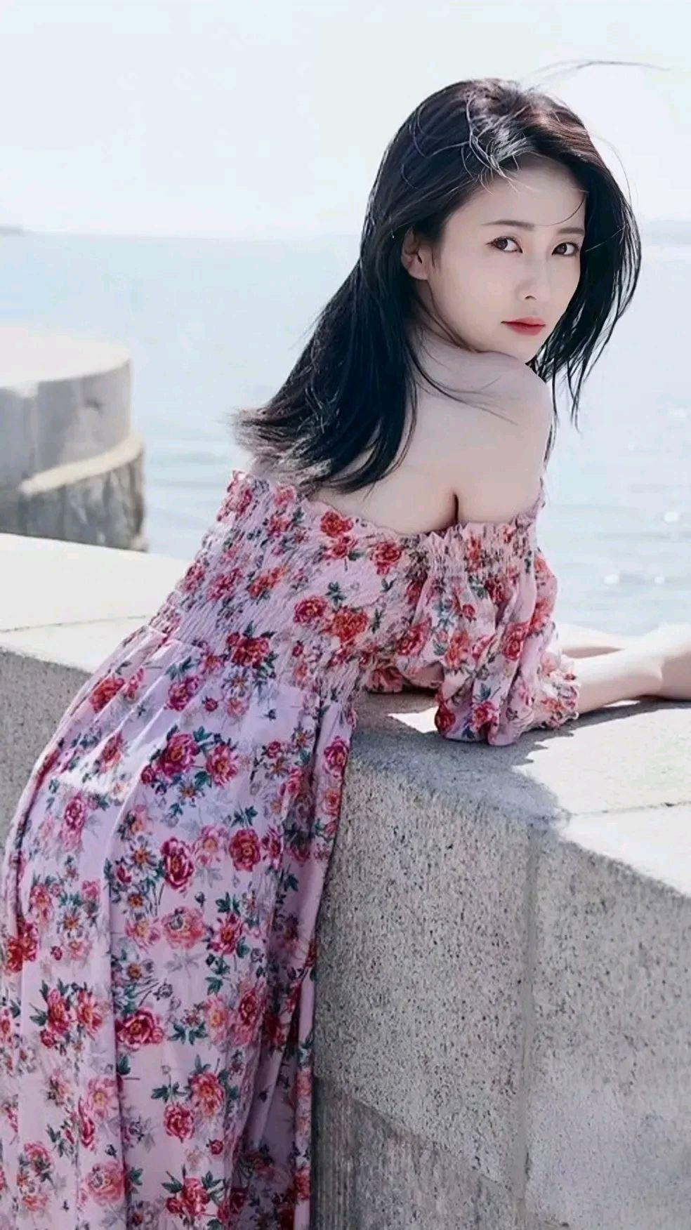 肤白貌又美的白鹿:皮肤嫩如雪好到反光,妥妥的玉女掌门人!