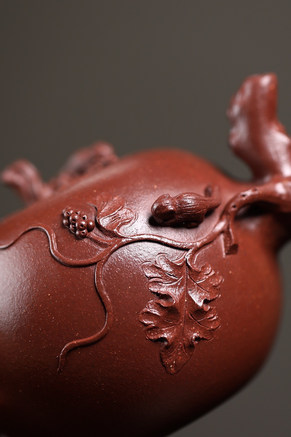 宜兴紫砂壶盛中杰全手工松鼠葡萄原矿底槽清300cc