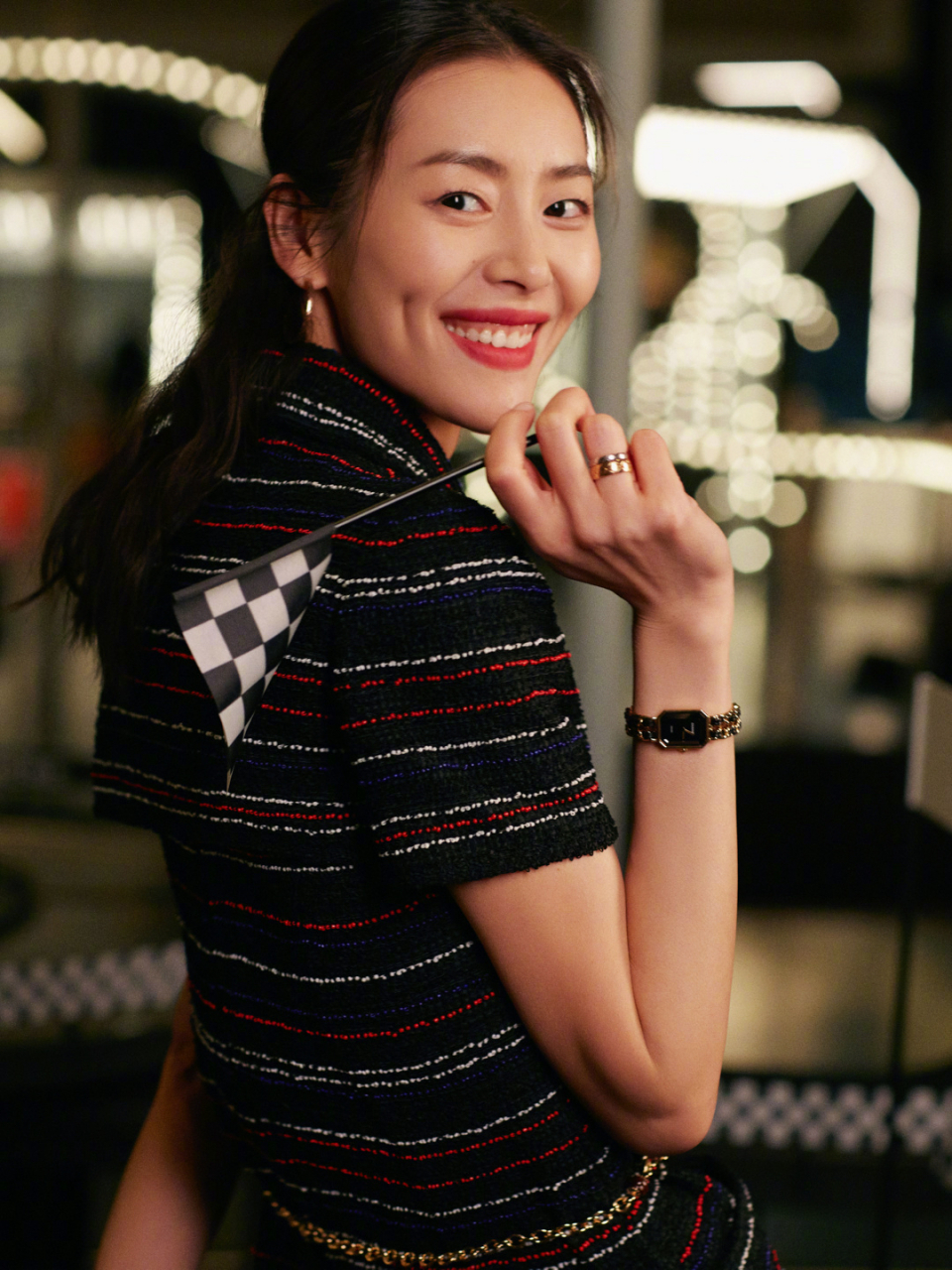 李沁的抿嘴一笑,刘雯的开口大笑