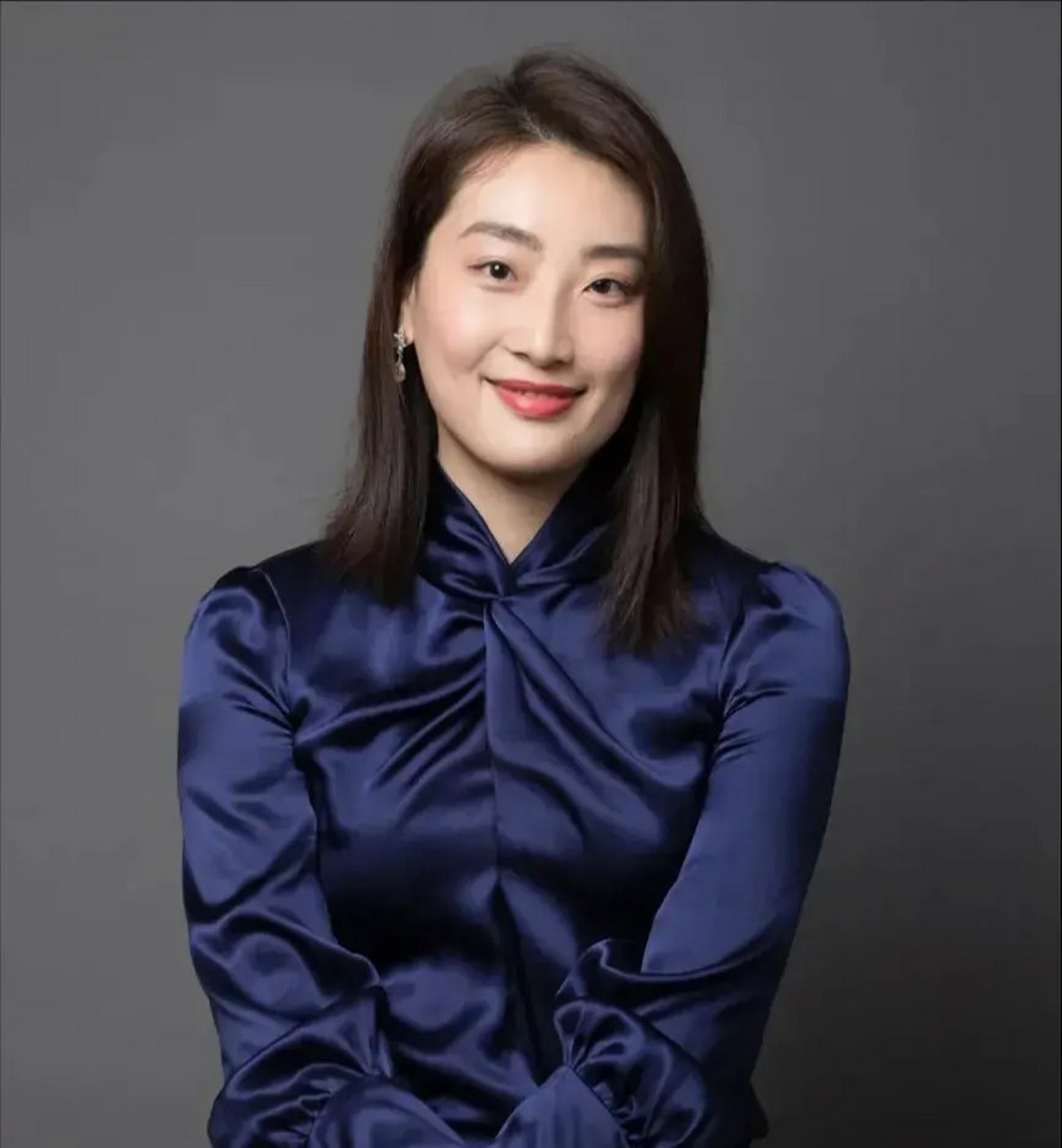 宗馥莉回复求婚者:这辈子不结婚了,你们别等了!