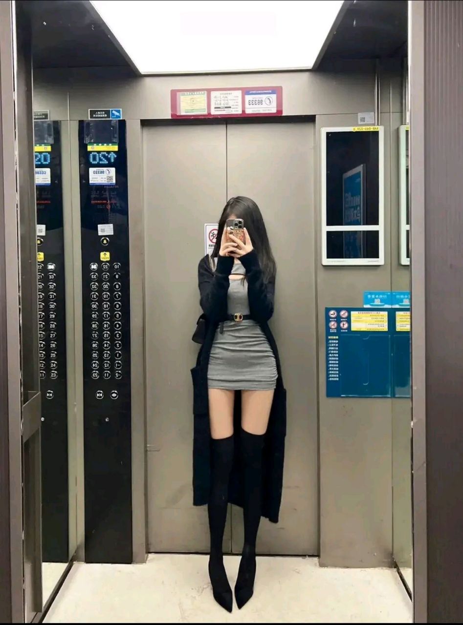 下班电梯里自拍#时尚穿搭