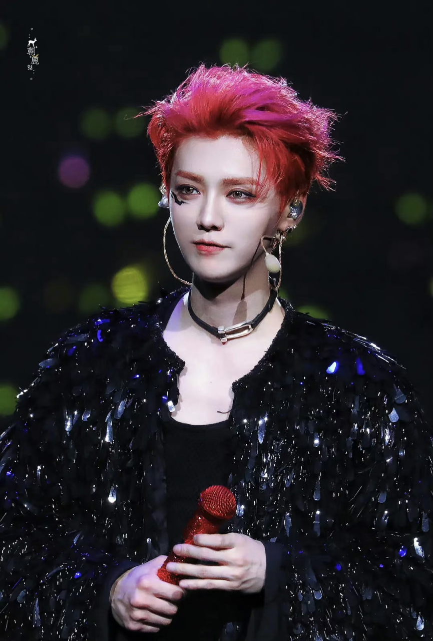 鹿晗这个妆造太妖了趴[舔屏][舔屏][舔屏]流口水了!