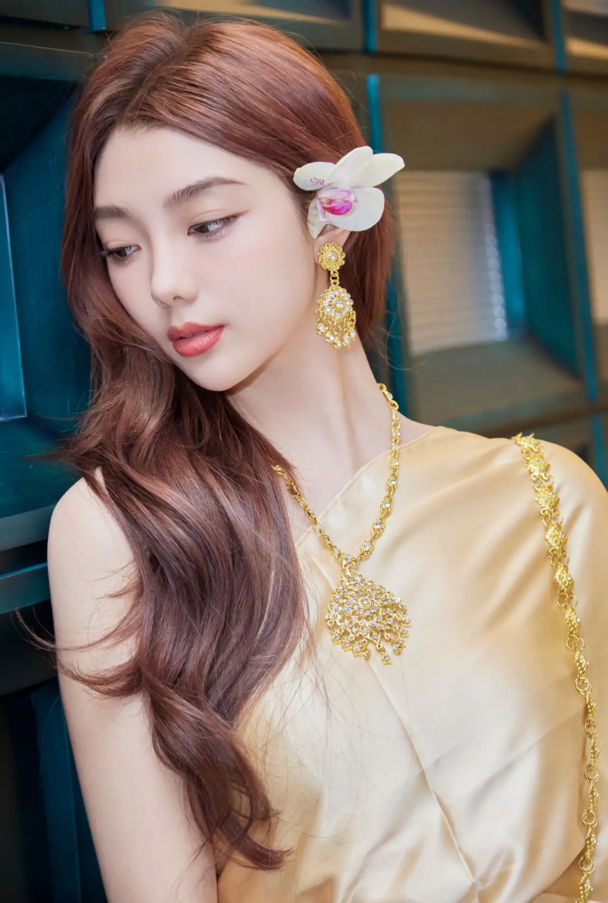 青春活力且甜美的泰国美女-李紫婷