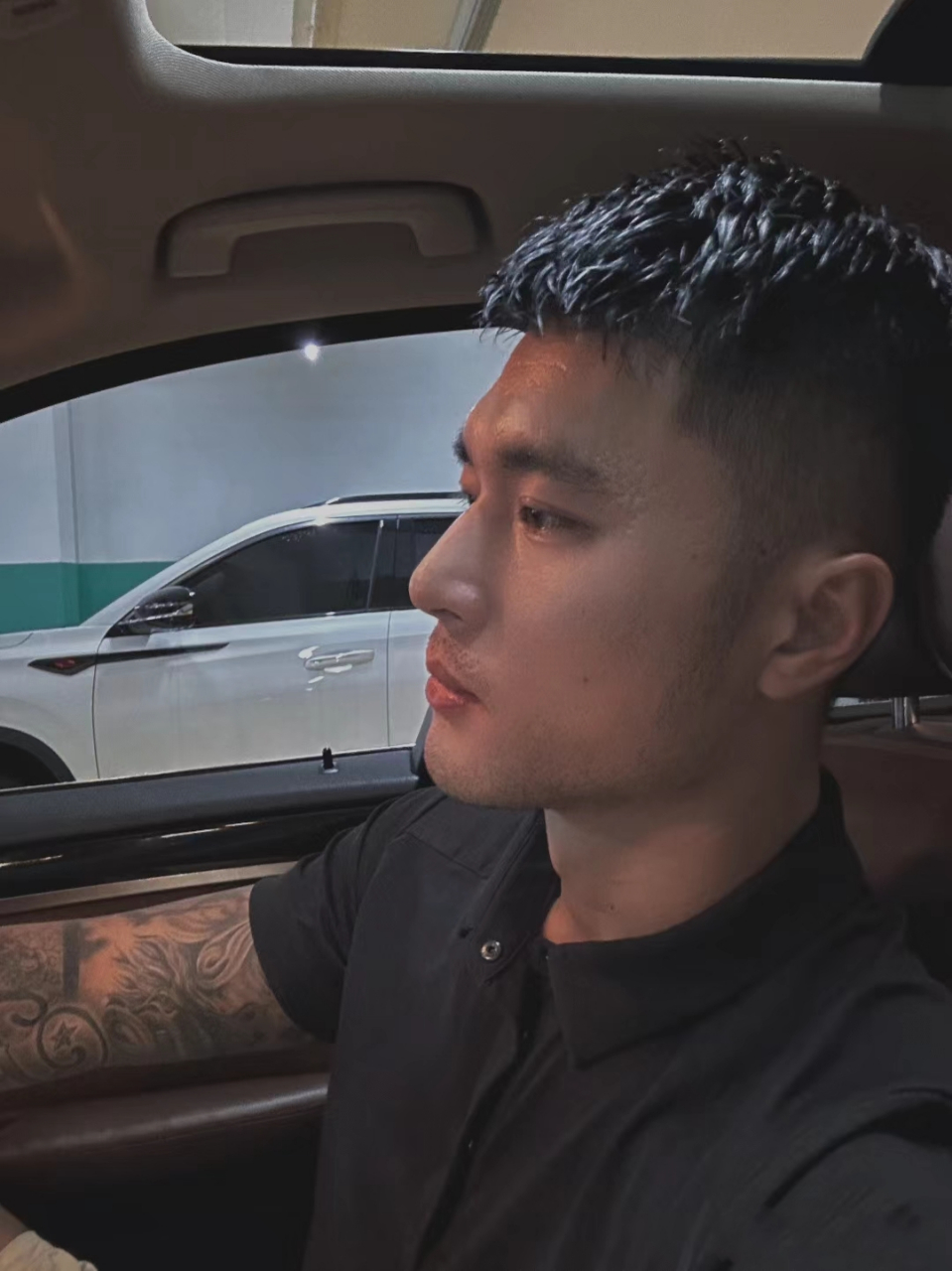 成熟帅男人,荷尔蒙的气息扑面而来