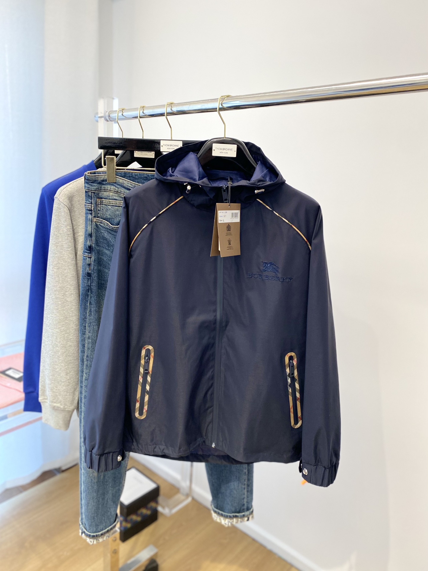 巴宝莉新品夹克外套,时尚帅气,简约百搭款