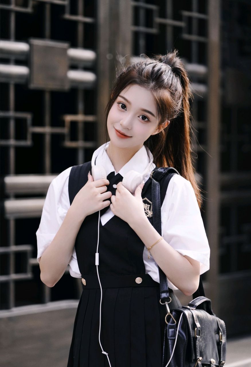 清纯甜美的单马尾少女"一只小苓妹"