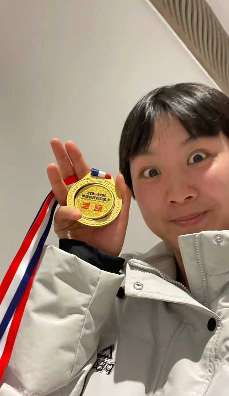 这个赛季对陈博雅来说确实得到了锻炼,扣球增加了霸气,一传更稳了