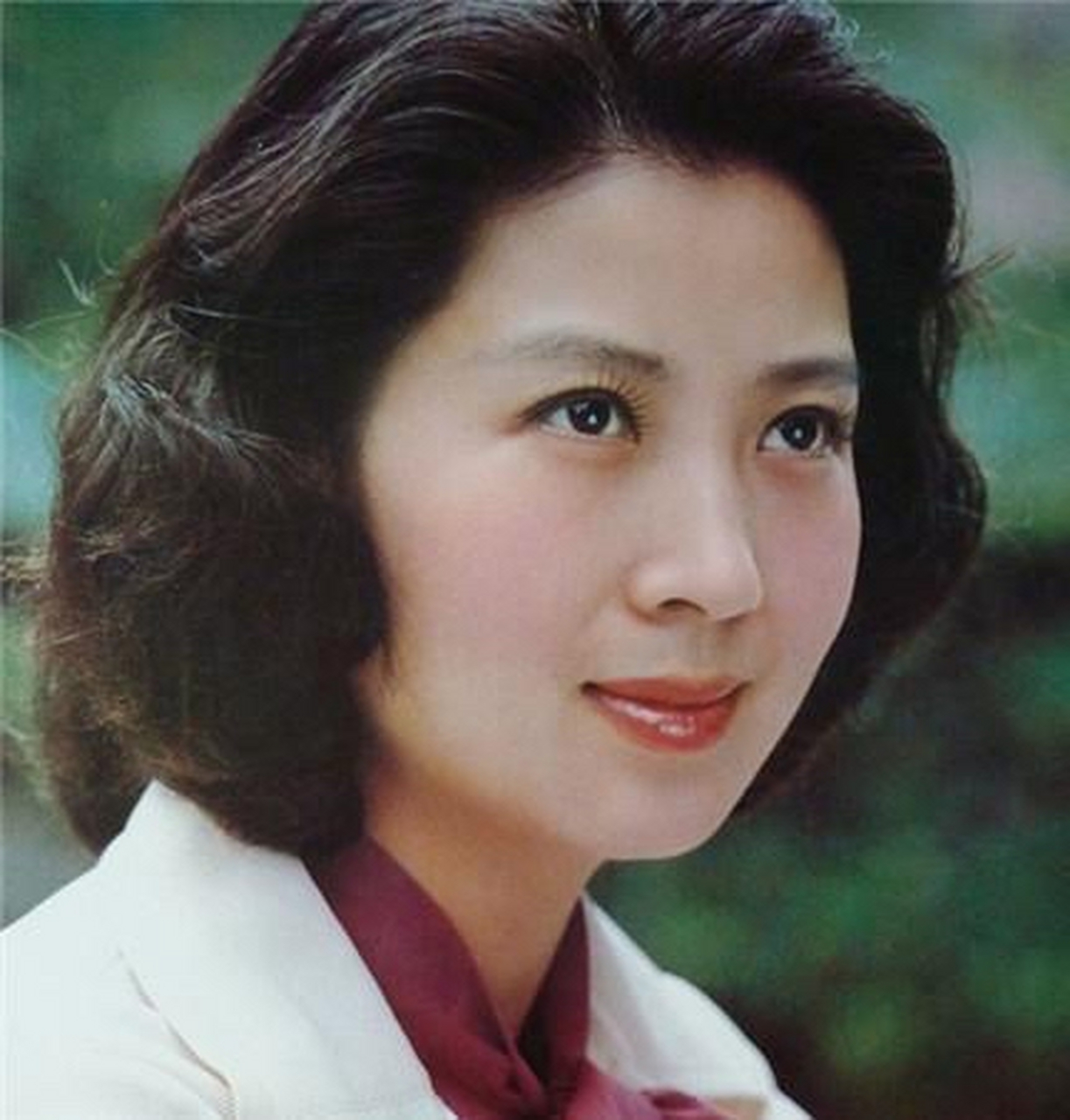 在没有ps和美颜相机的年代,照片里的人却更惊艳和精神,这是为什么?