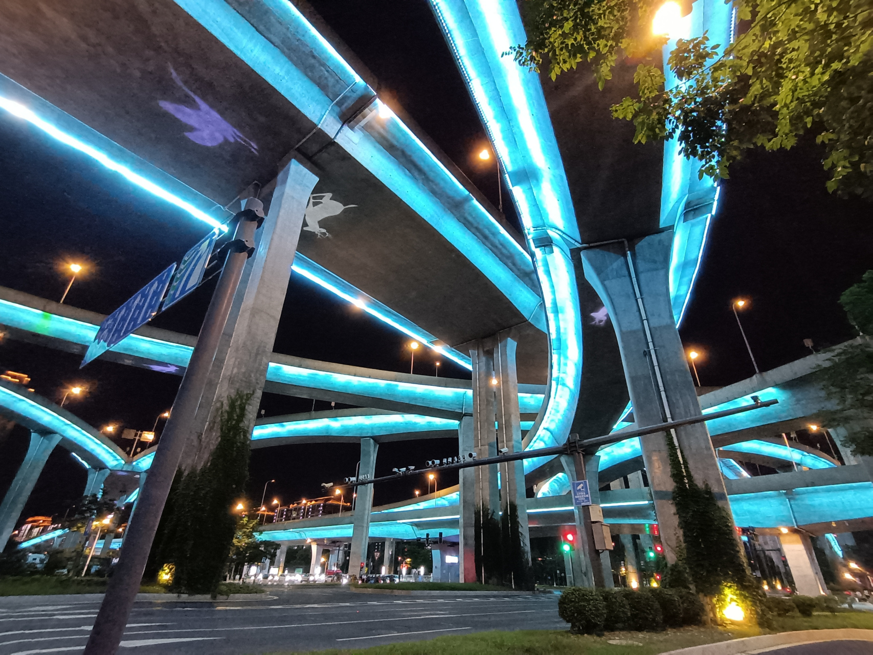 盐城市内环高架夜景欣赏,夜晚穿梭在亭湖区的高架中,仿佛进入了五彩