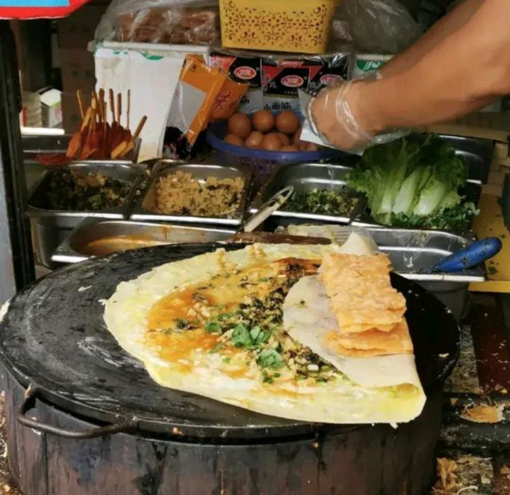 福州,终于有好吃的"杂粮煎饼"啦,天天排大队,8元一个