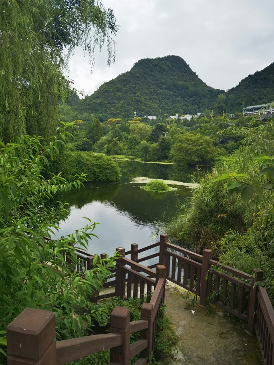 贵阳花溪十里河滩湿地公园是西南首个国家级的城市湿地公园.