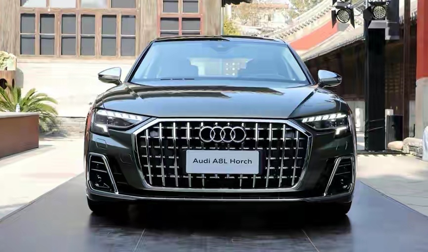 奥迪a8霍希版即将发售,6.0t 635匹 8at,网友:这价格是真的香