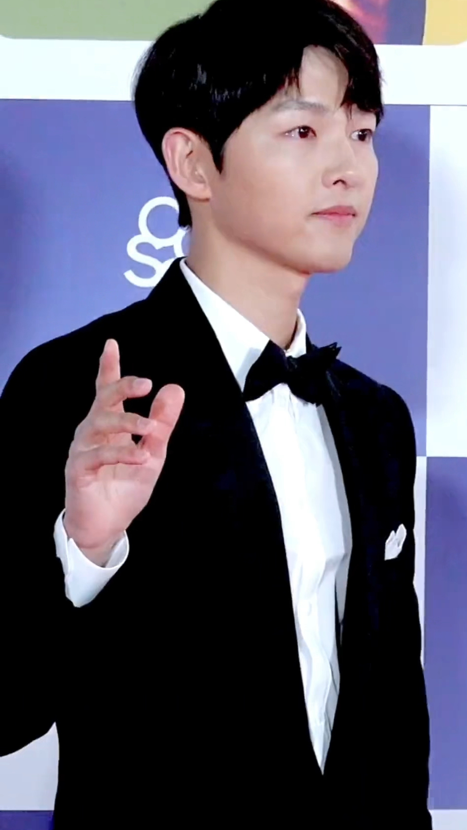 韩国男星西装杀,身材一直保持的很好,上岁数的很少有发福的-度小视