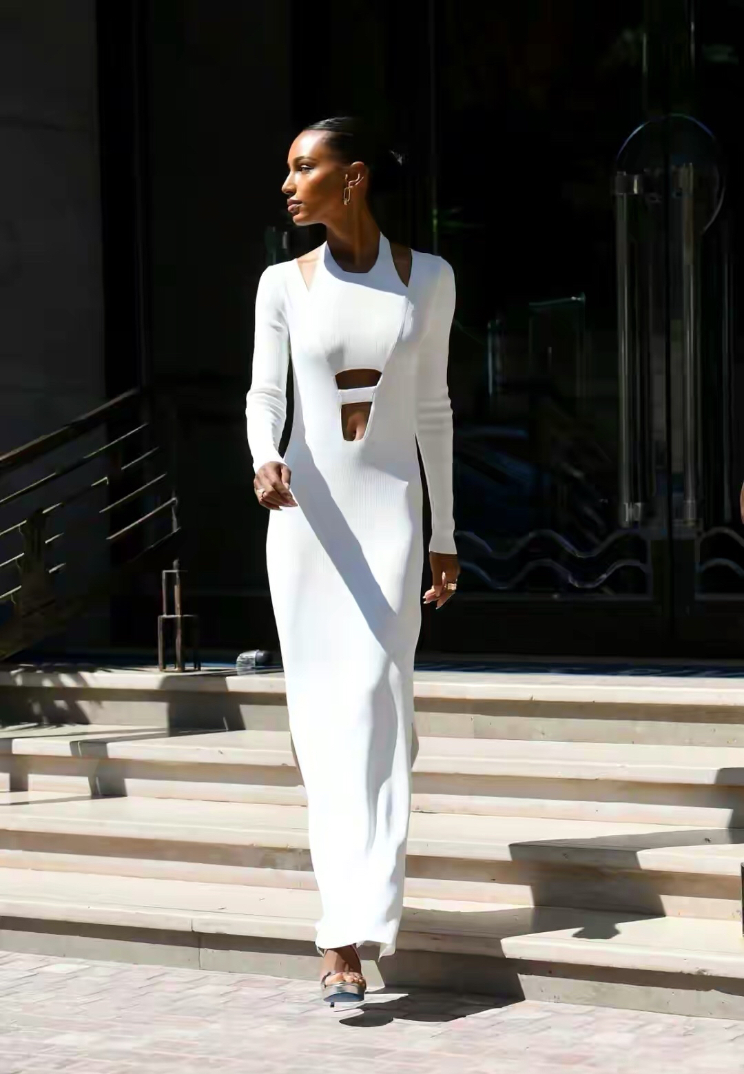 维密超模jasmine tookes,礼服中间挖洞,展露肚脐,新颖别致