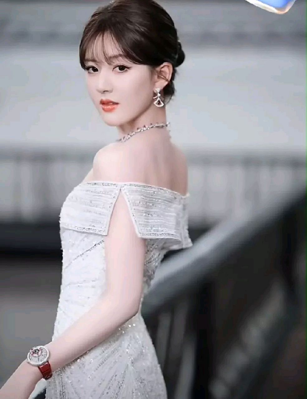 赵露思,1998年11月9日出生于四川省成都市,中国内地女演员  赵露思是