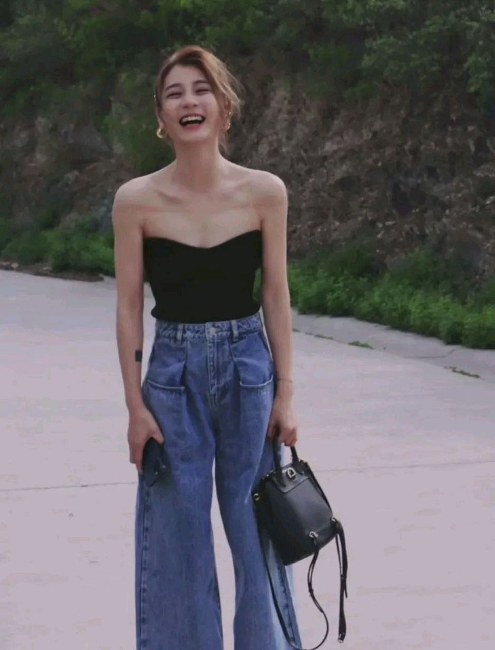 唐婉好漂亮.长的有点像杨颖.  曹云金兜兜转转还是觉得唐婉好.