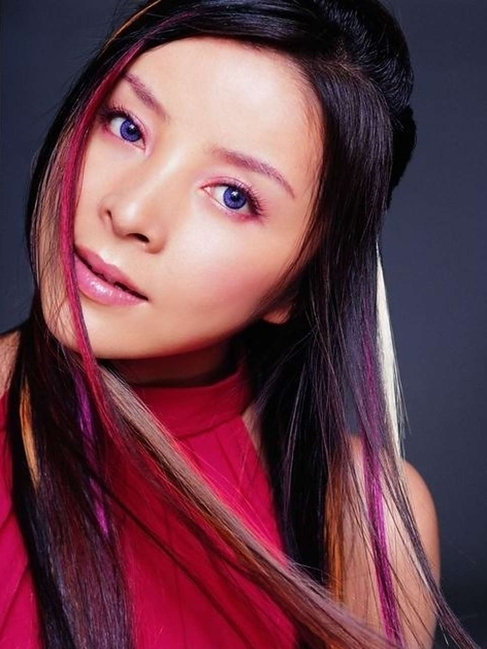 [鲜花][鲜花][鲜花] 眉佳一把二胡,一头秀发,标志性古典韵味美女,才貌