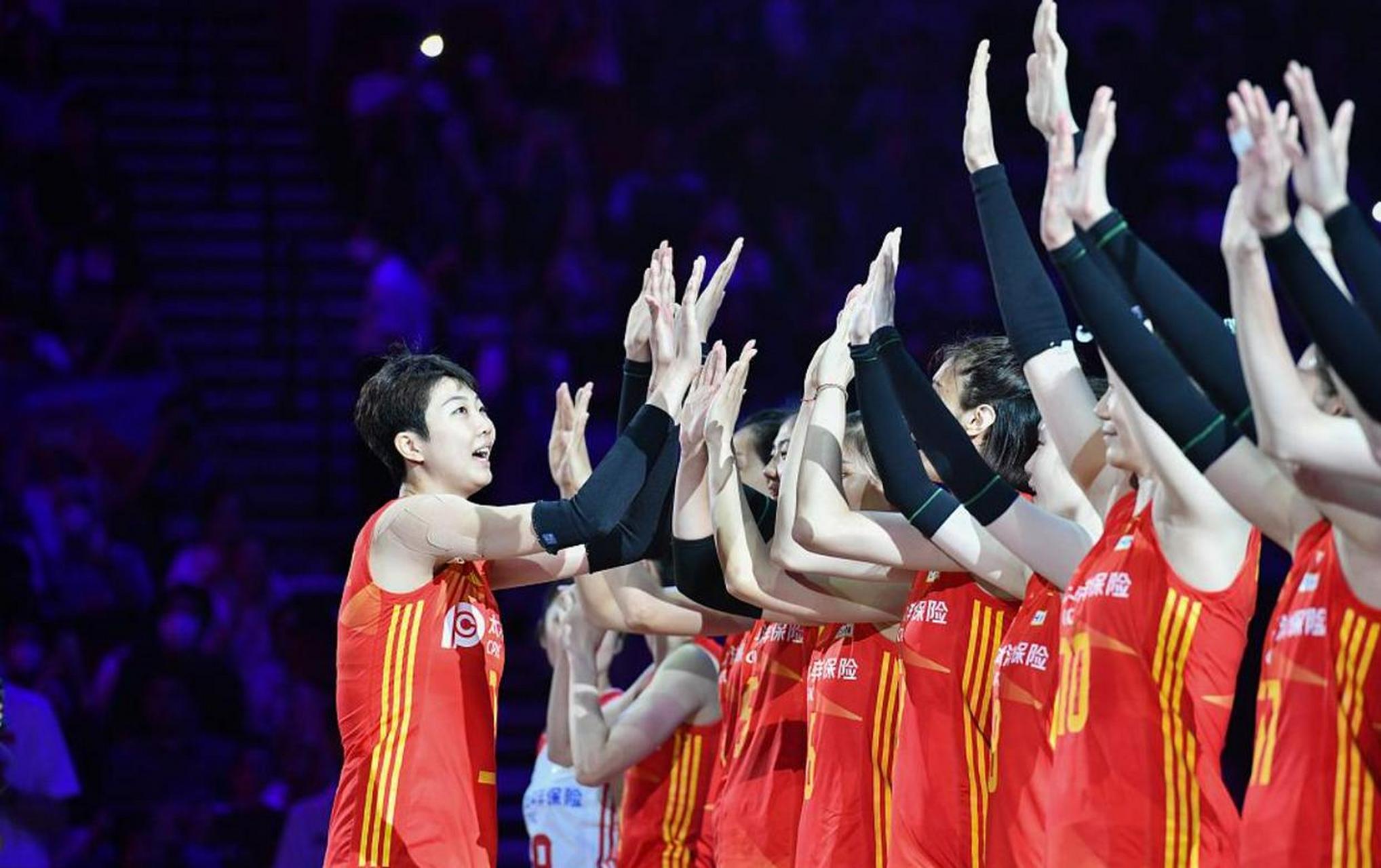 据网友爆料: 中国女排工资表(球场年薪,不包含广告代言费) 朱婷 150万